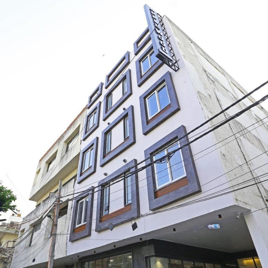 Hotel Apple Wood Residency Delhi Airport With One Way Airport Transfar Thumbnail