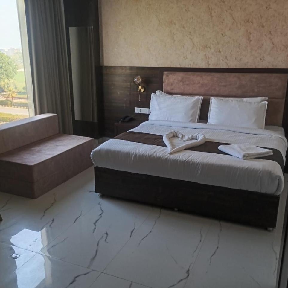 The Aero Lounge Hotel 2kms From Airport Thumbnail