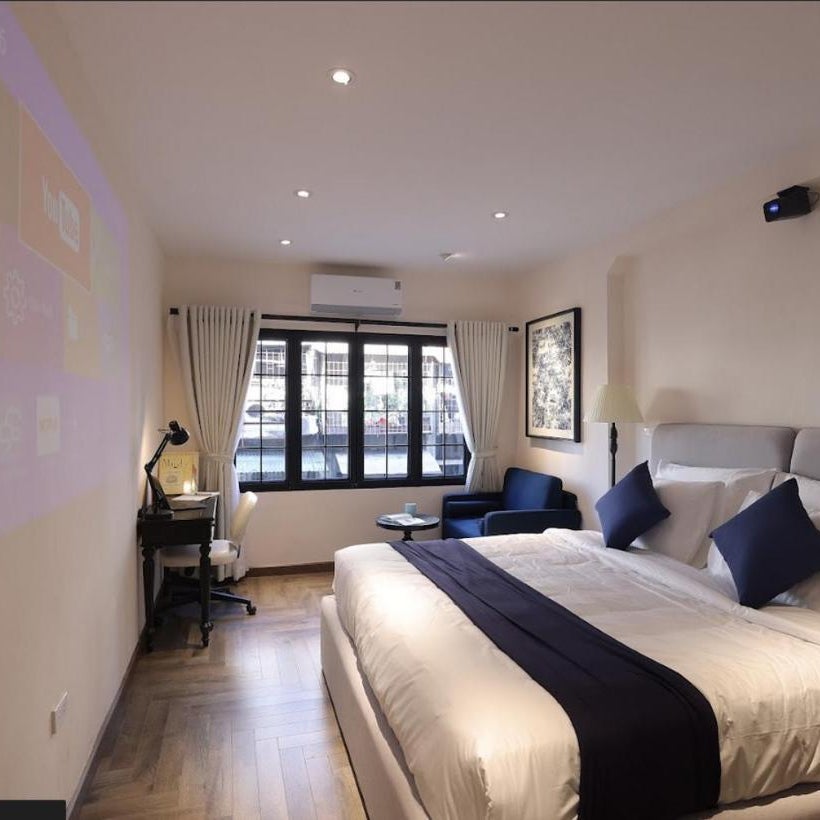 Crysstall Halong Boutique Hotel