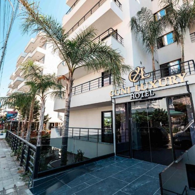 Cuni Luxury Hotel 