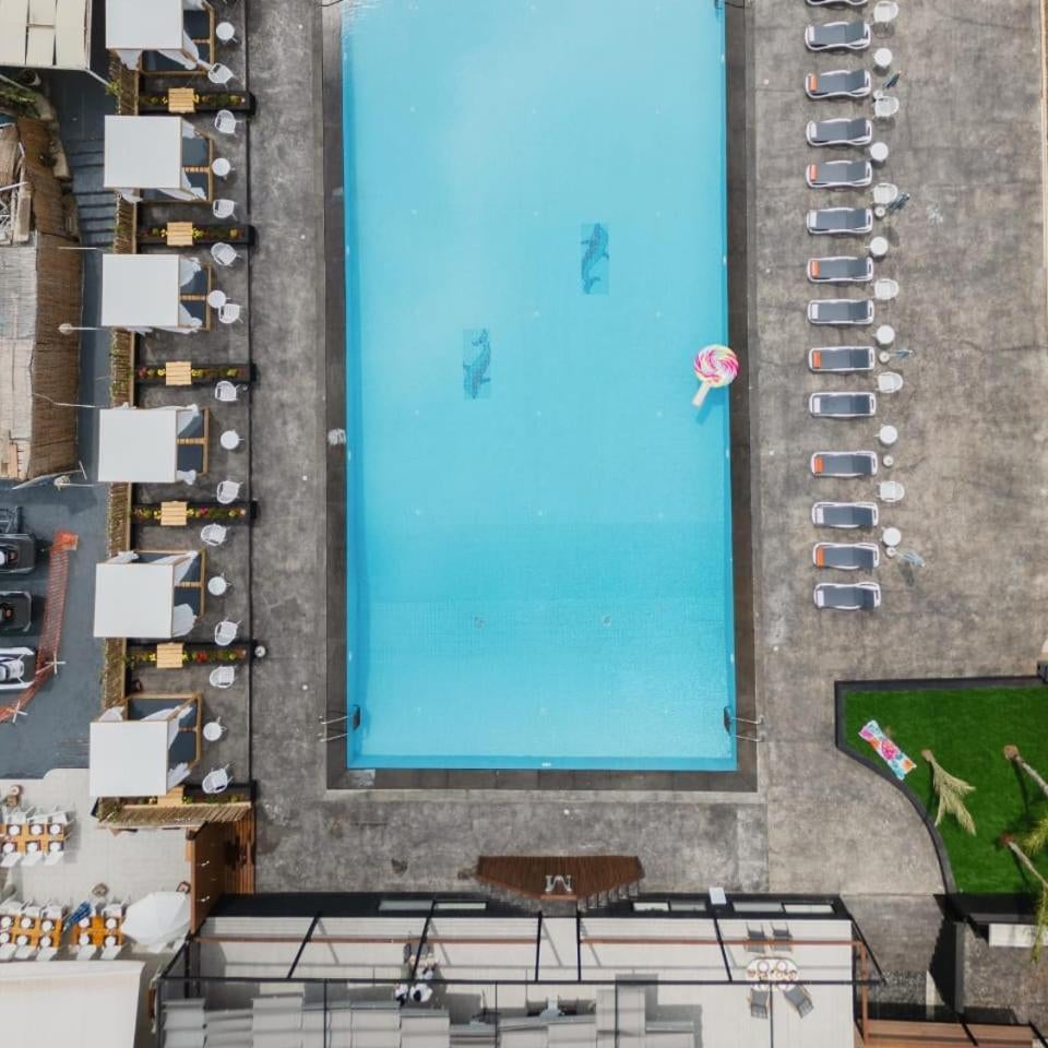 Middle Beach Hotel Thumbnail