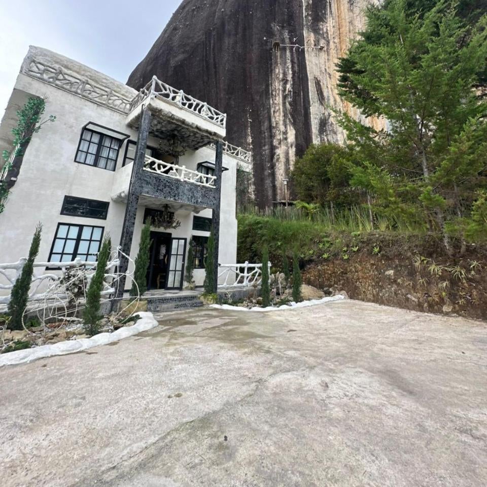 templo de piedra refugio espiritual