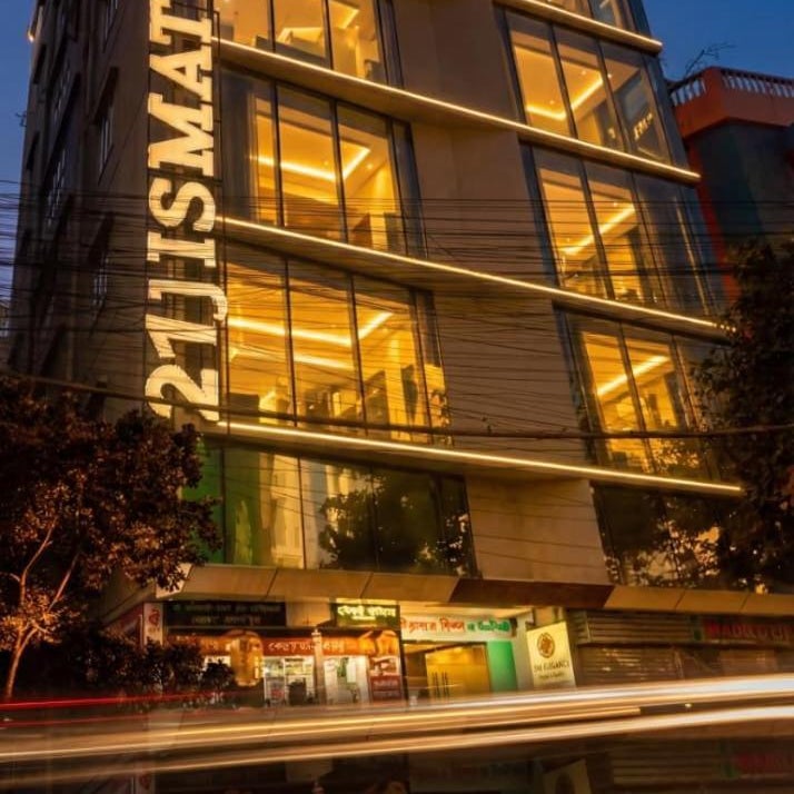 The Elegance Hotel & Suites