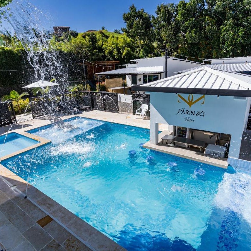 Hotel y Cabañas Parinzzi