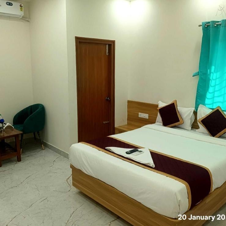 Hotel O V.K Deluxe Rooms
