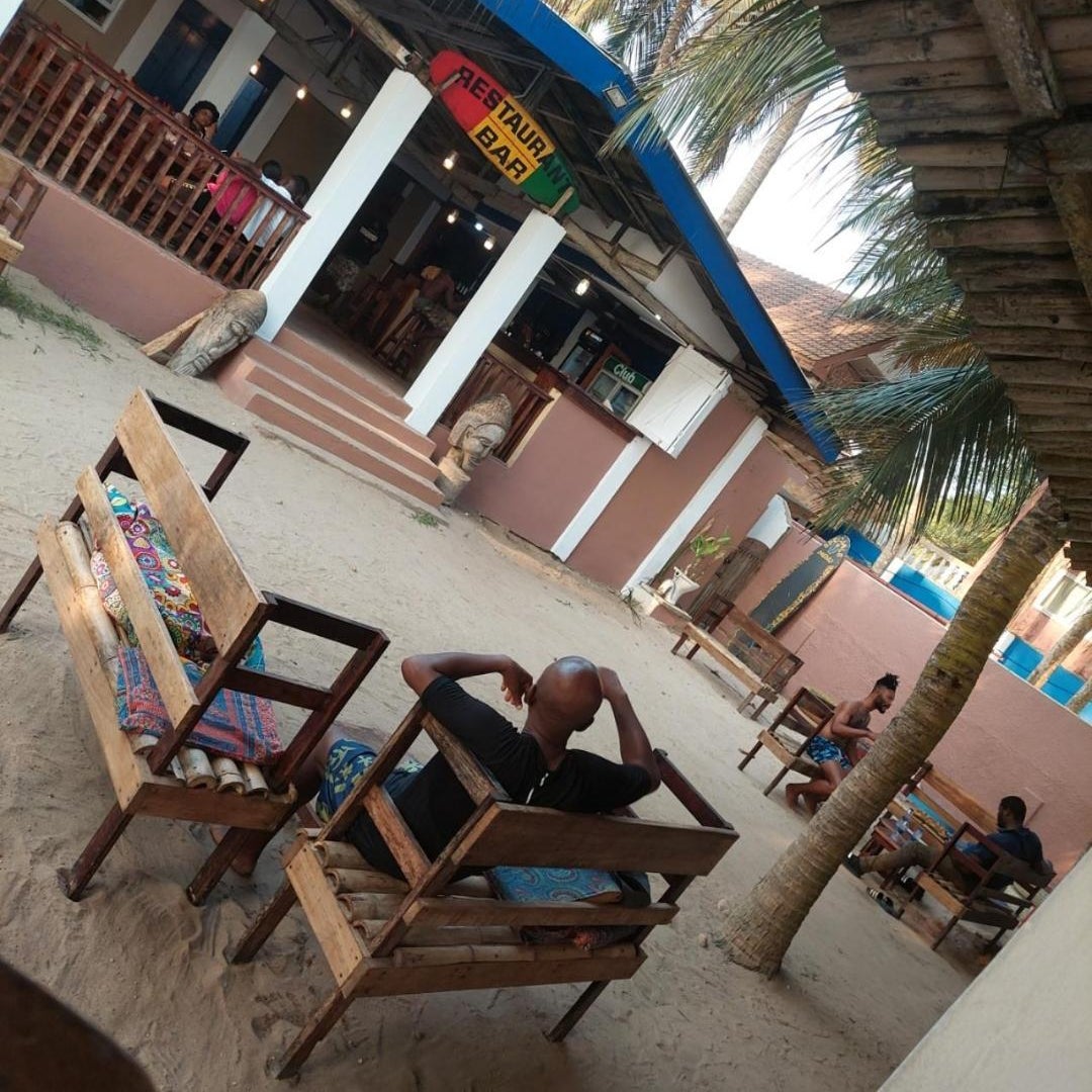 Dizzy Lizzies Beach House Resort Thumbnail