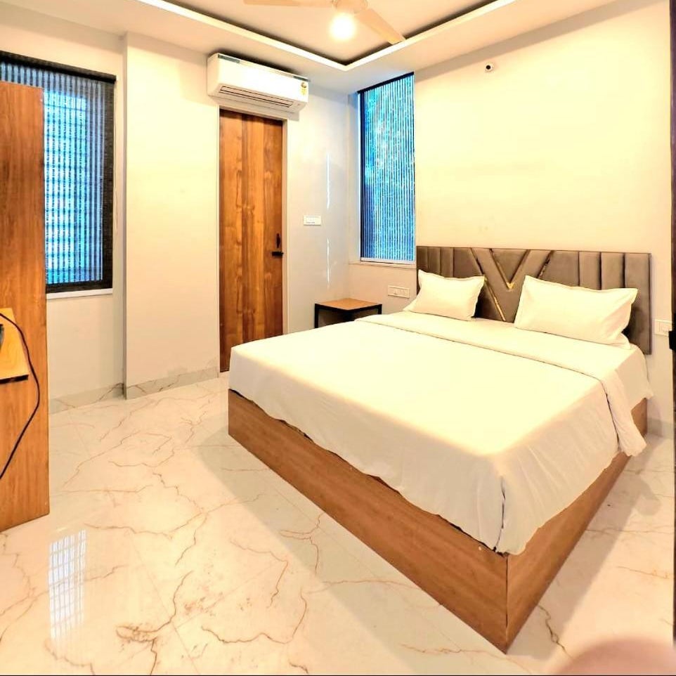Hotel Trivana, Near Bombay Hospital