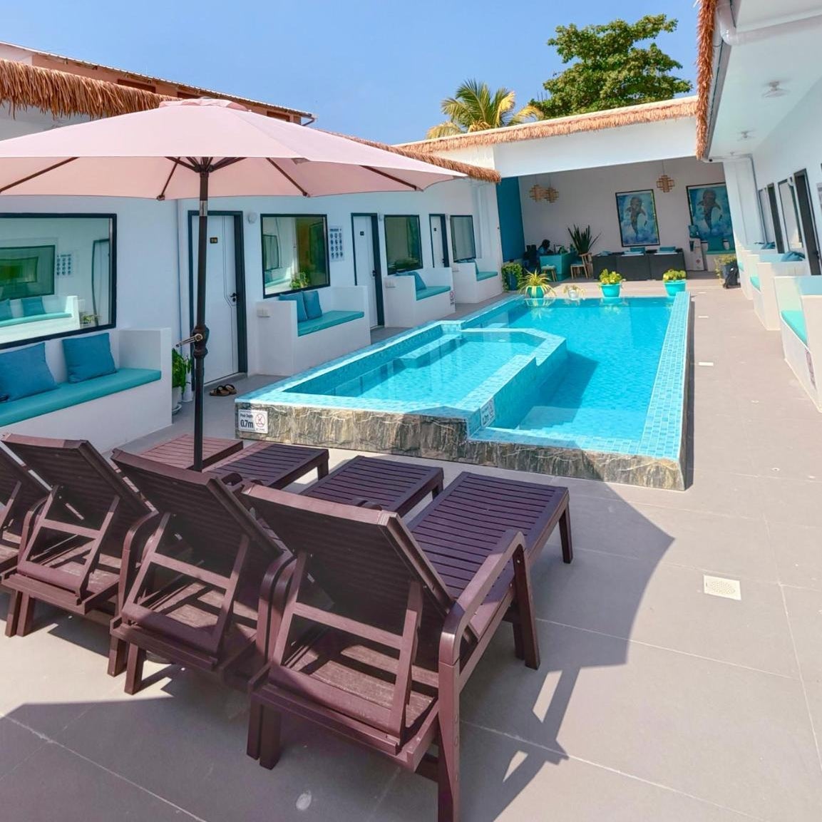LVIS Pool Villa