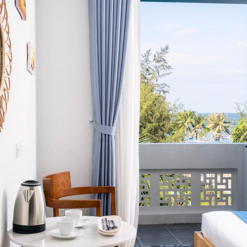 Marina Waterfront - Cybade Hotel