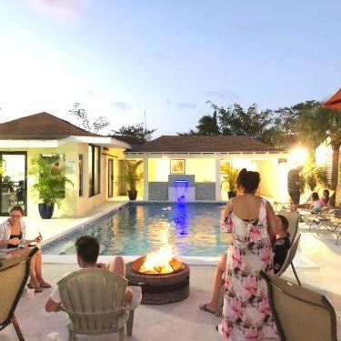Colony Club Inn & Suites Thumbnail