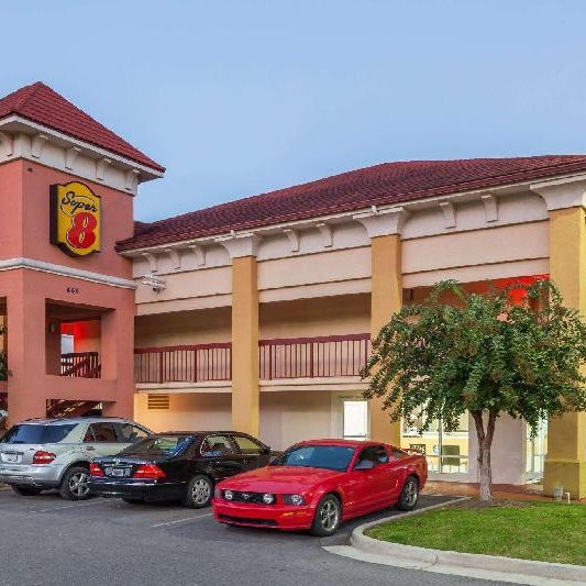 Super 8 by Wyndham Dalton/Convention Center Area Thumbnail
