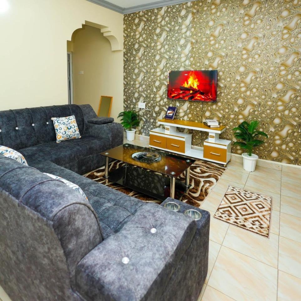 Spacious 1Bedroom,Strong WIFI,Tv Netflix ,Kitchen, Fridge Busy Area