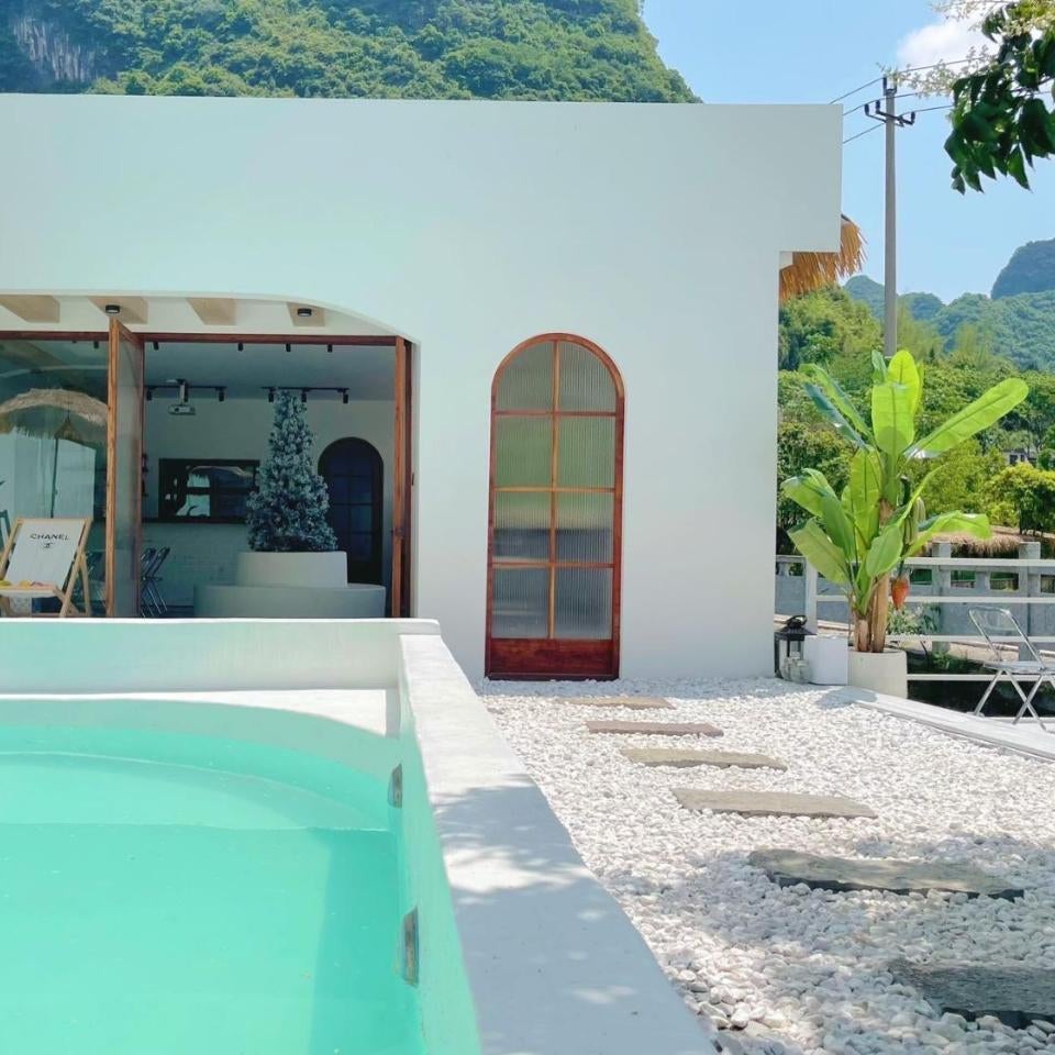 Yulong River Scenic Area,Floor-to-ceiling Windows for viewing,Swimming Pool & Coffee & Butler Service,10 minutes by car from West Street