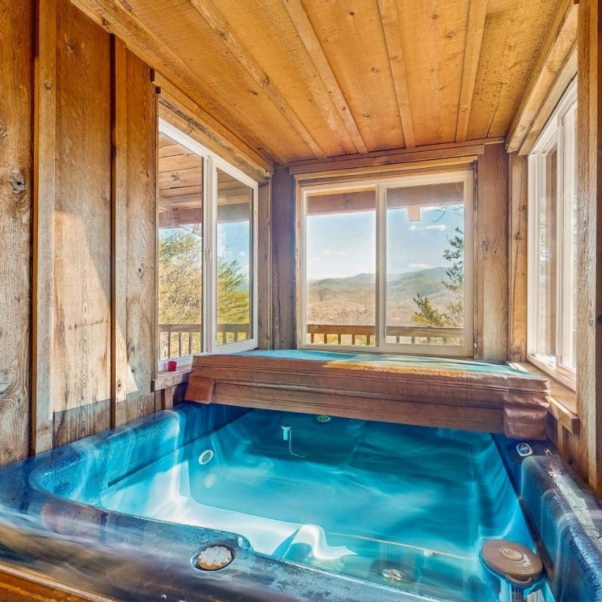 Cozy Log Cabin Sleeps 4 Hot Tub Deck Fireplace Thumbnail