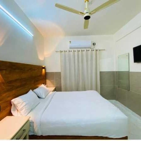 Super Townhouse Kazhakootam Formerly Tajma