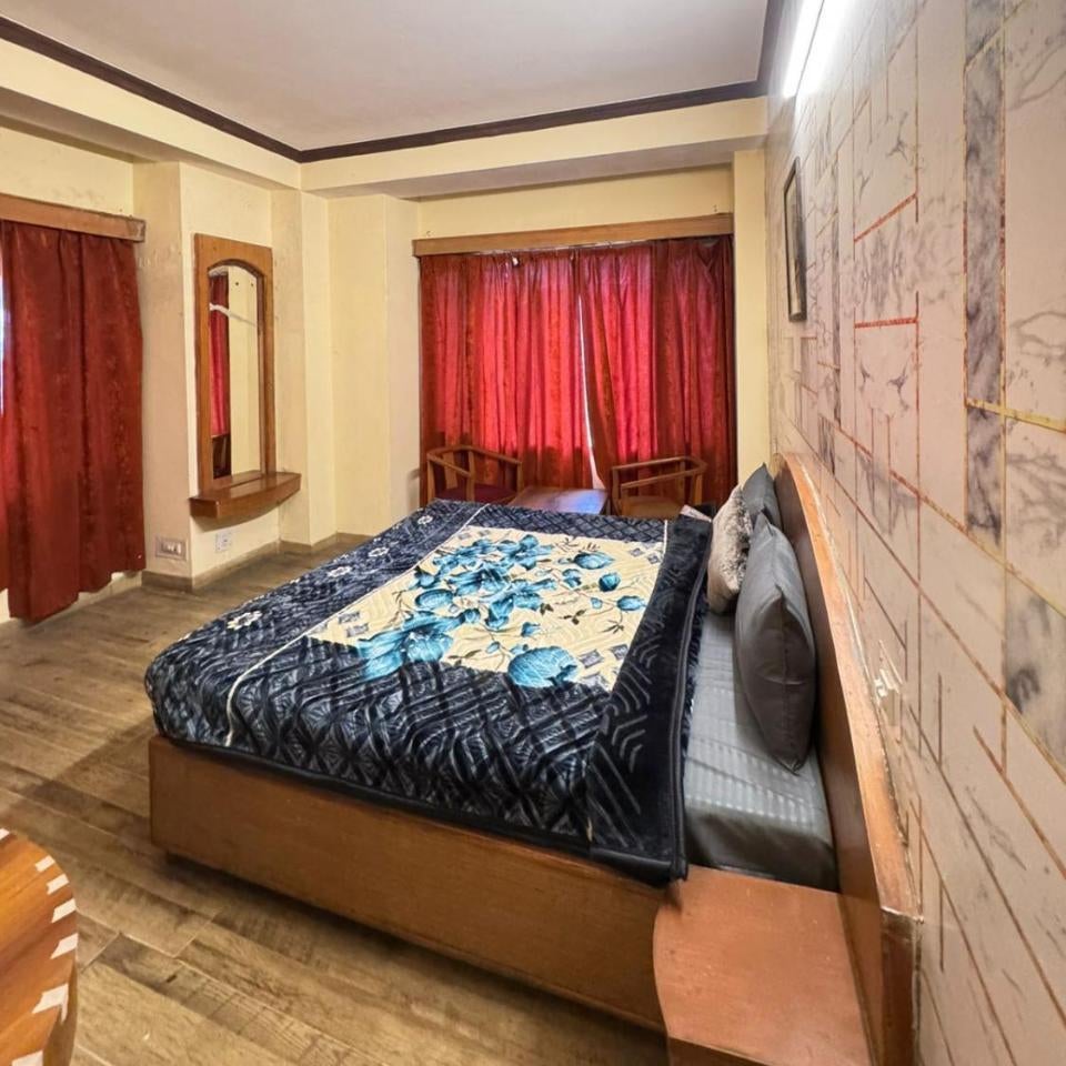 Sitara Grand HS Palace, 1 km from Har Ke Pauri, Haridwar #privateparking