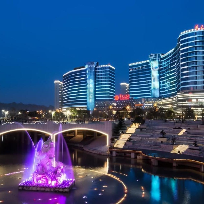 Sky Realm Grand Hotel-Free pick-up-English-speaking service on site - 2-min walk to Tianmen Peaks Cable Car - National 5-Deluxe Hotel -Free buffet breakfast - Free travel info-Gift Admission Ticket Junsheng Sand-Gravel Art Academy