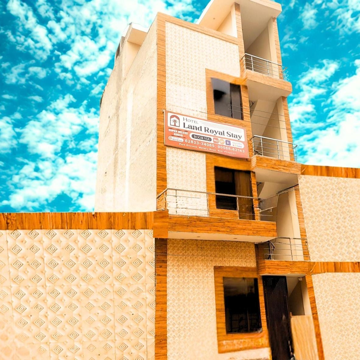 HOTEL LAND ROYAL STAYS - Premium Rooms In Budget