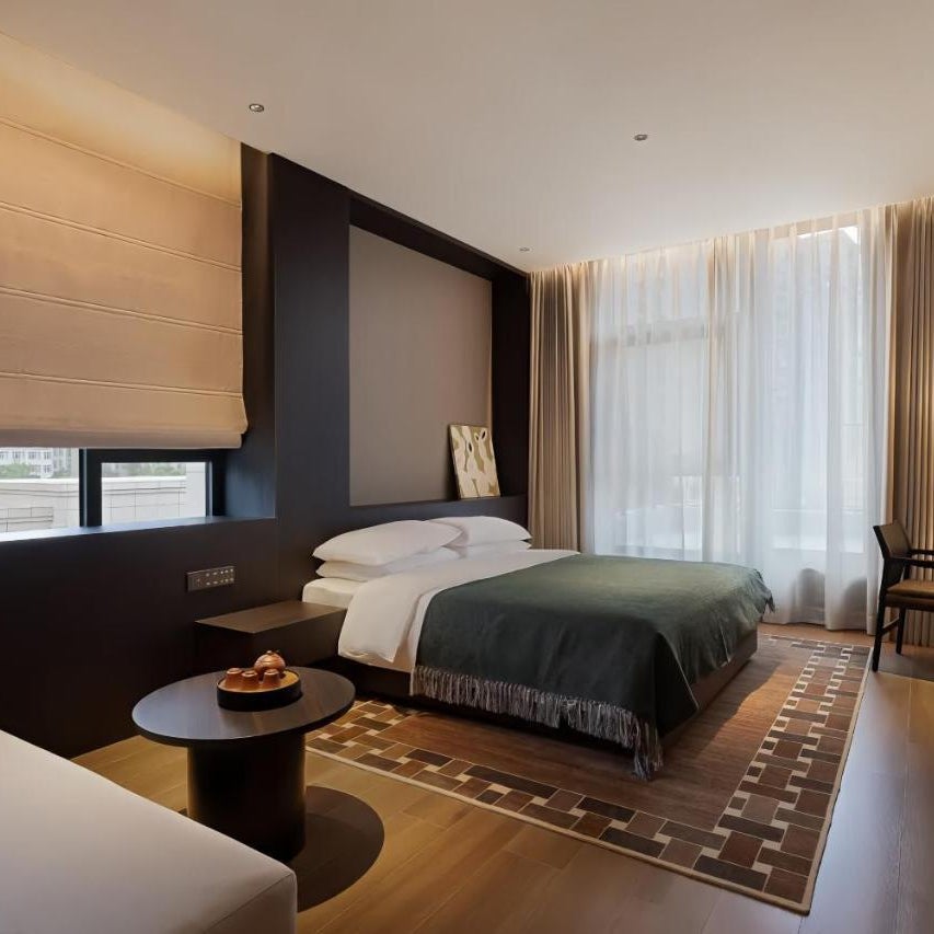 Phoenix Sky Pool Hotel-Newly Opened 2026 Free Pick-up Service Rooftop Infinity Pool Kids Playground On-site Café Near Fenghuang Scenic Area