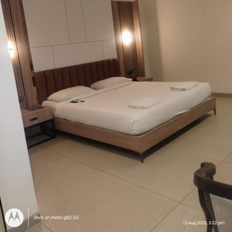 Hotel Shubham Prestige kandlakoya