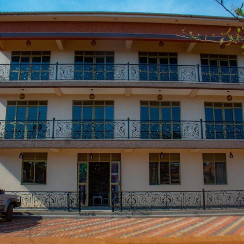 Kanye Bridge Hotel Jinja