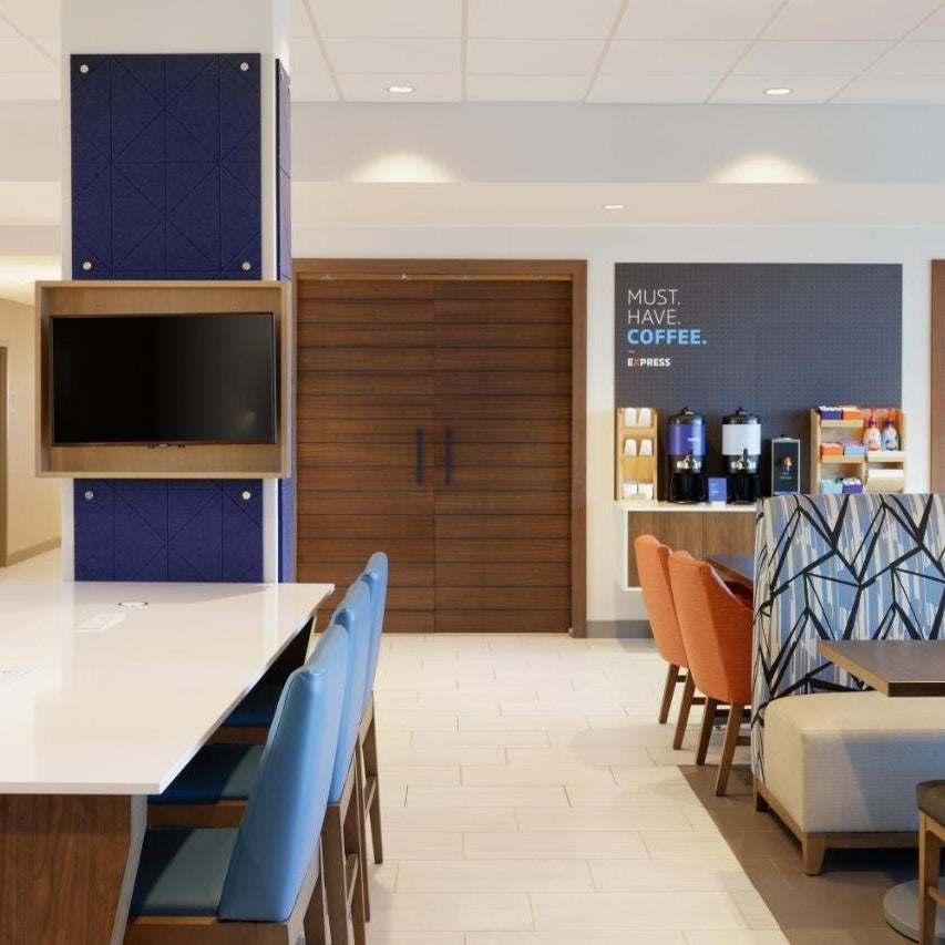 HOLIDAY INN EXPRESS AND SUITES Alexandria by IHG