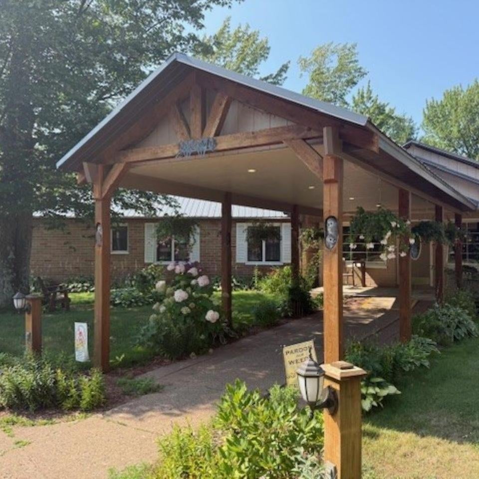 Scott's Superior Inn and Cabins Thumbnail