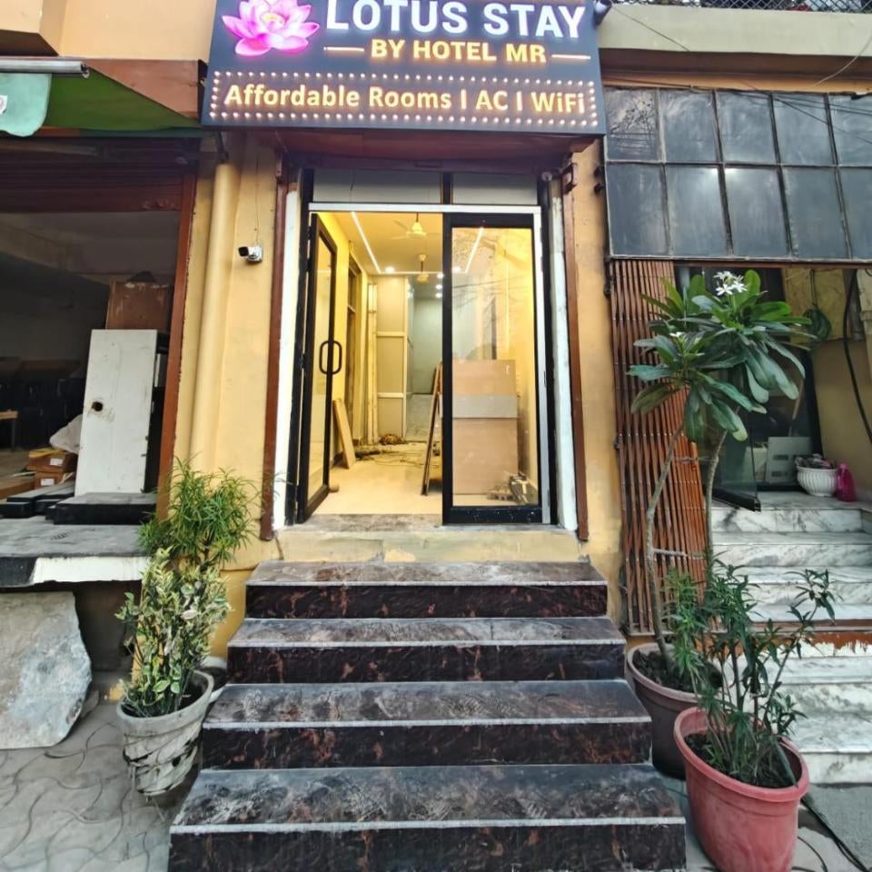 Lotus Stay By Hotel MR Opposite Aishbagh Railway