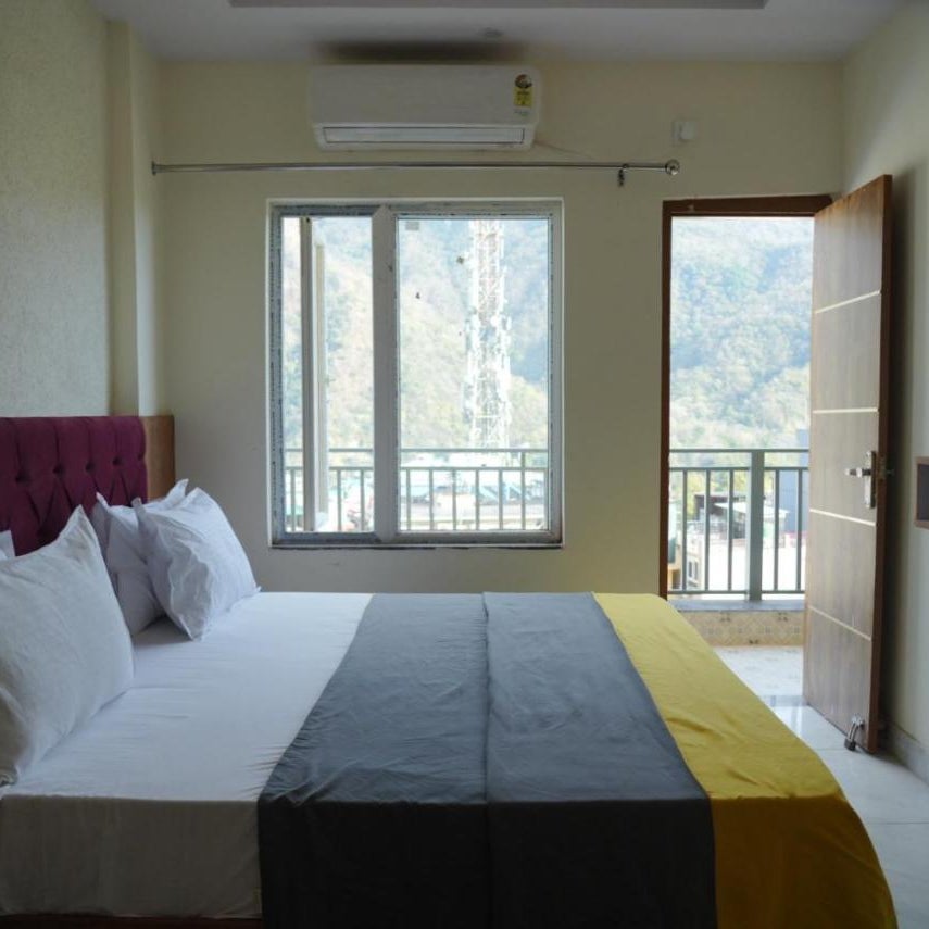 Bunk Hostel Tapovan