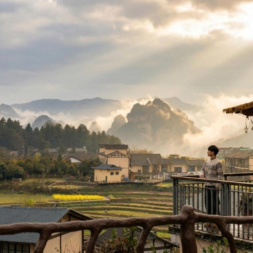 Misty Peaks Lodge-5-minute walk to The Zhangjiajie Forest Park,Free pick-up service of 2 nights ,Free Western breakfast & coffee &self-laundry and drying,english service