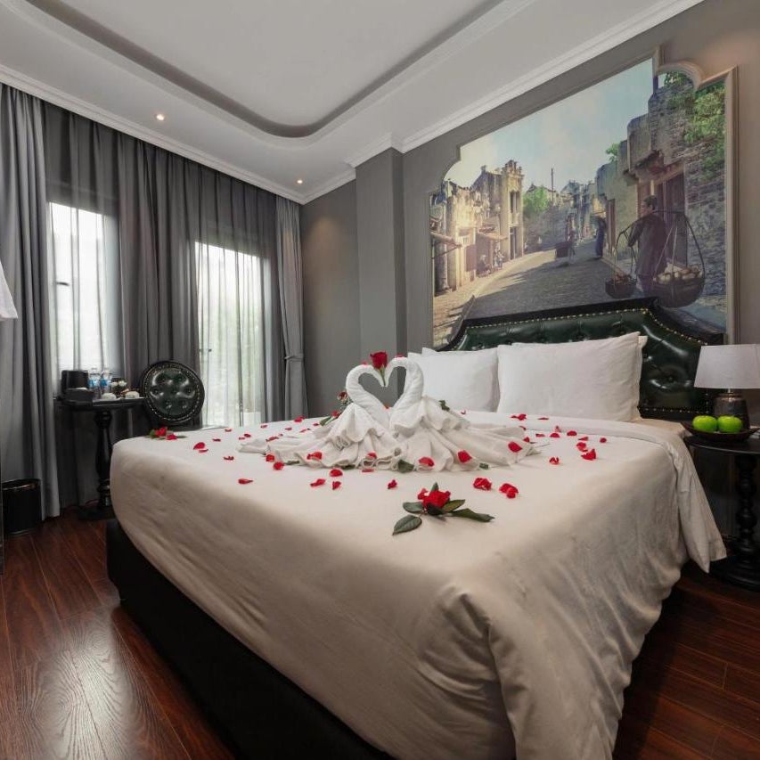 Ensora Hotel & Travel