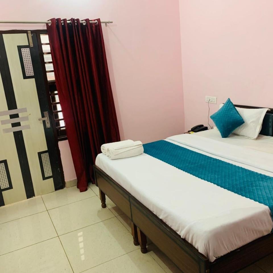 Hotel Mahadev Home-Stay !! Near Chandigarh It'l Airport