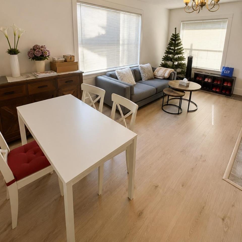 Kerrisdale Cozy Queen Room Near UBC & Transit Thumbnail