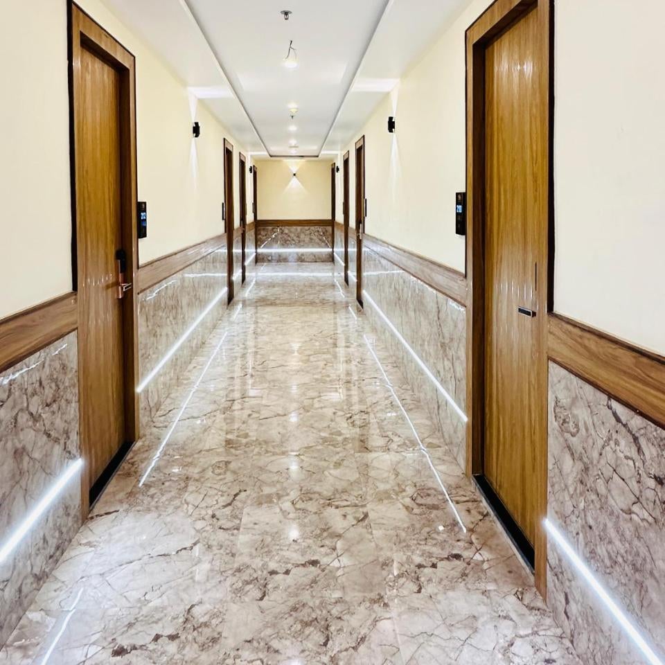 Hotel Breeze Bay BKC - Near US Embassy