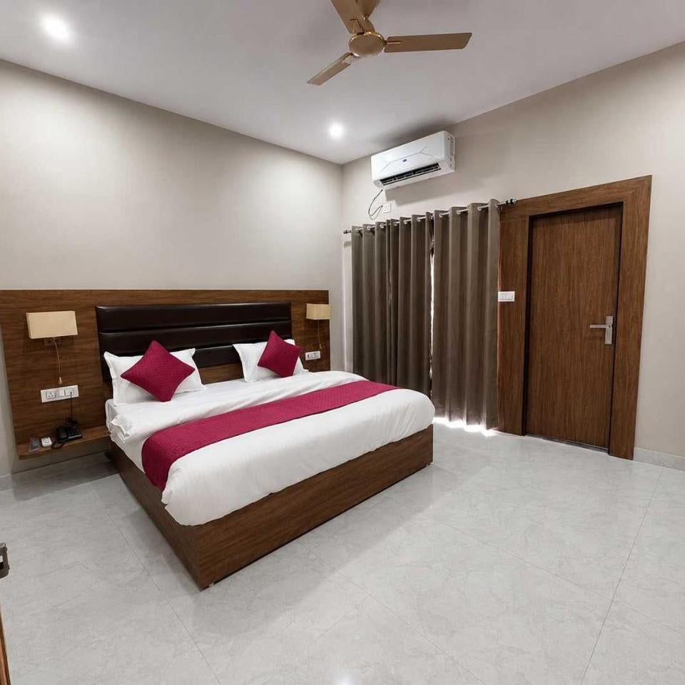 Super Townhouse Oak Kathghariya Road Haldwani Formerly Devki Inn