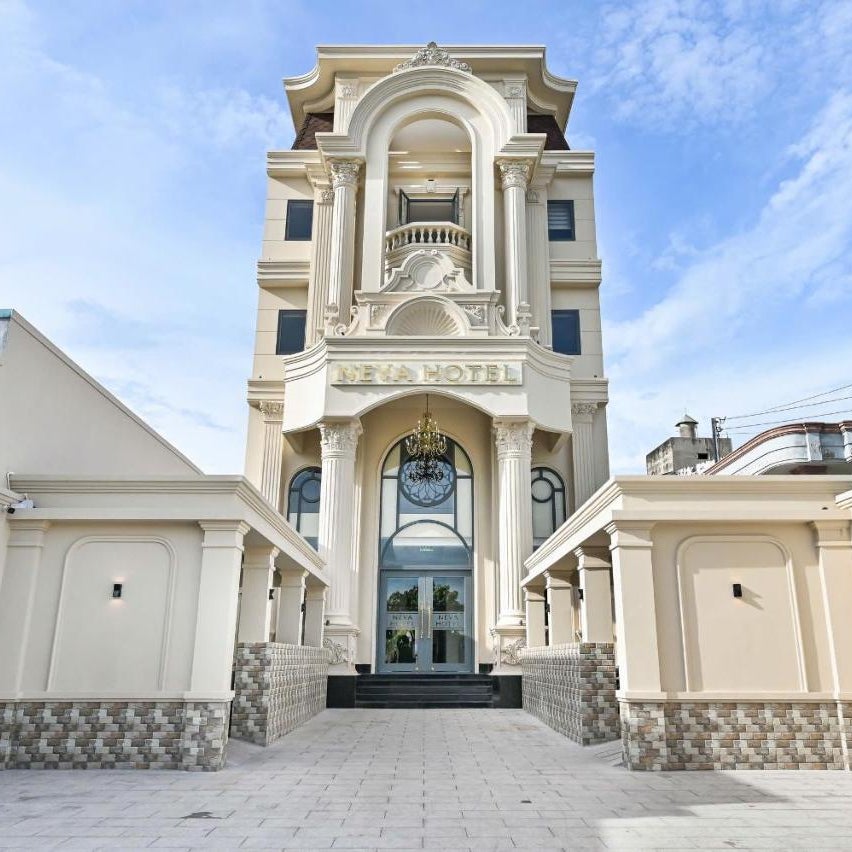Khách sạn Neva