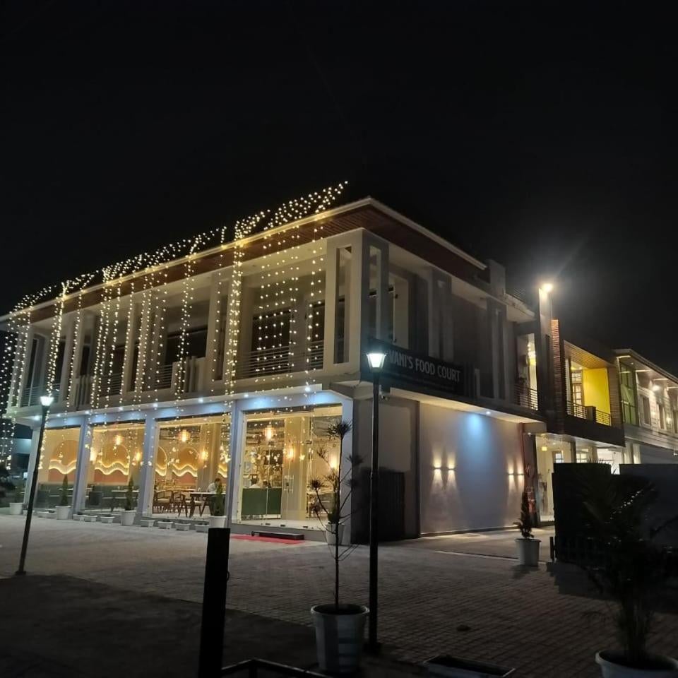 Vani Hotel Golden Petals