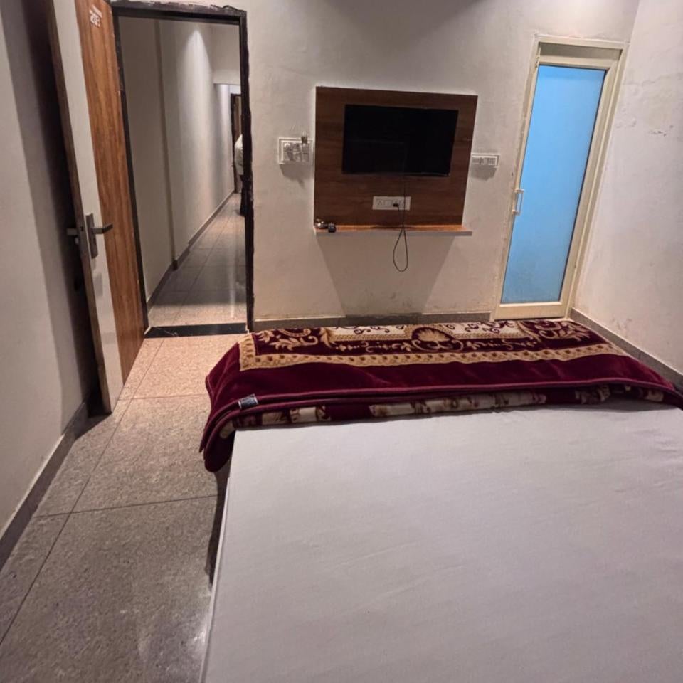 hotel happy ending