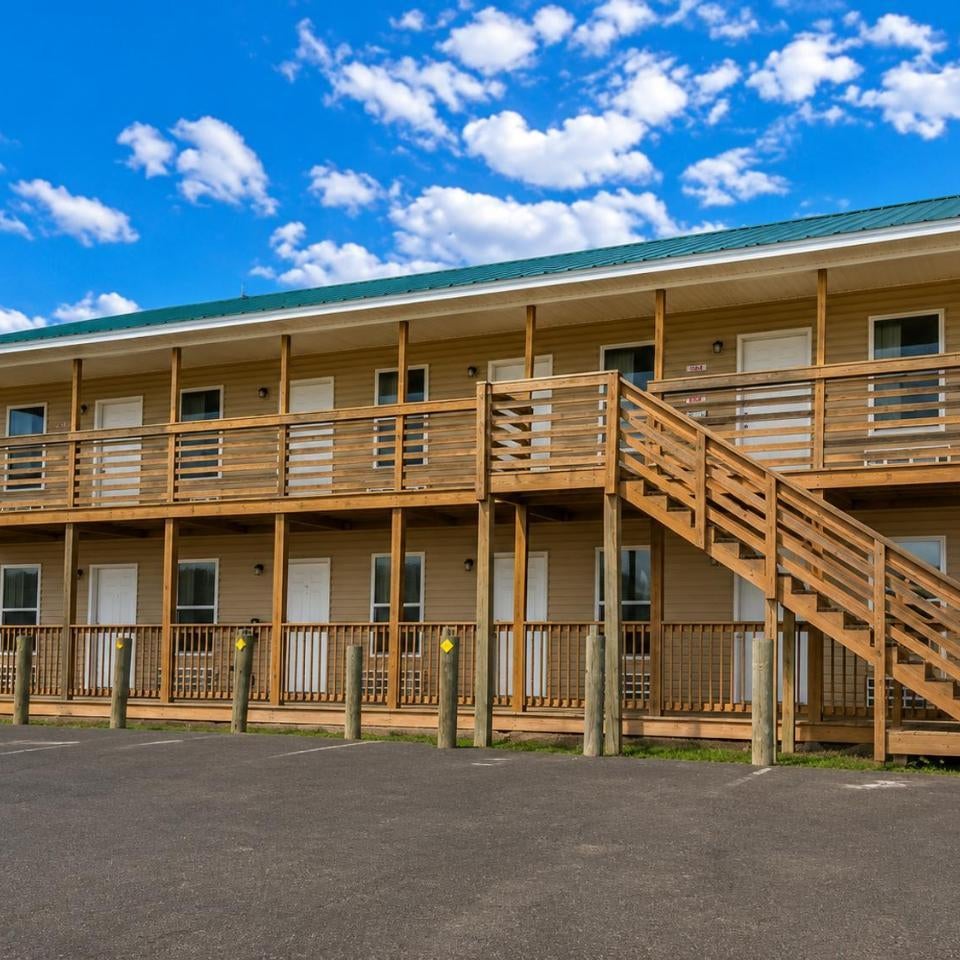 Tumbleweed Inn & Suites
