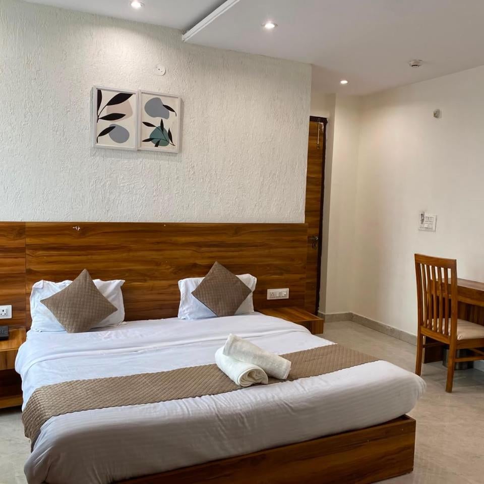 Evia Stayz 5 Min Drive to Railway Station