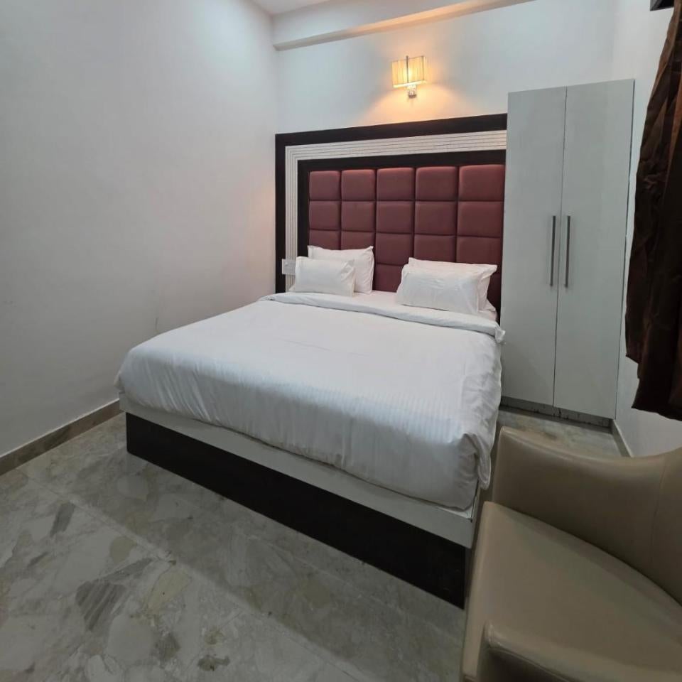 Hotel Oxford Suites By Signature Stayz Near Delhi International IGI Airport