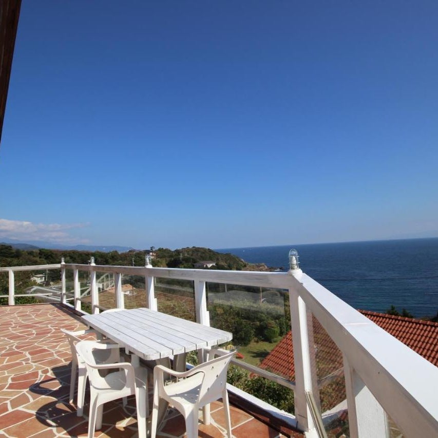 hotel cliff-side