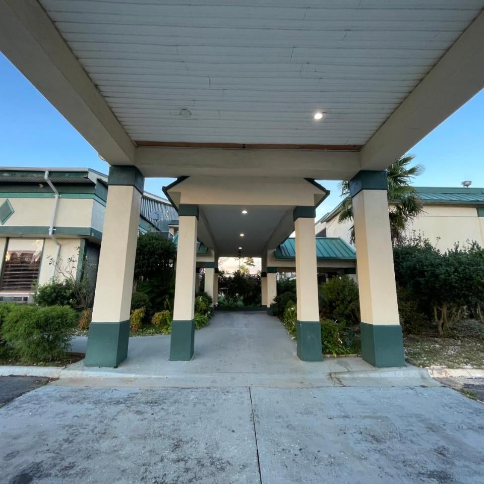 Super Inn And Suites