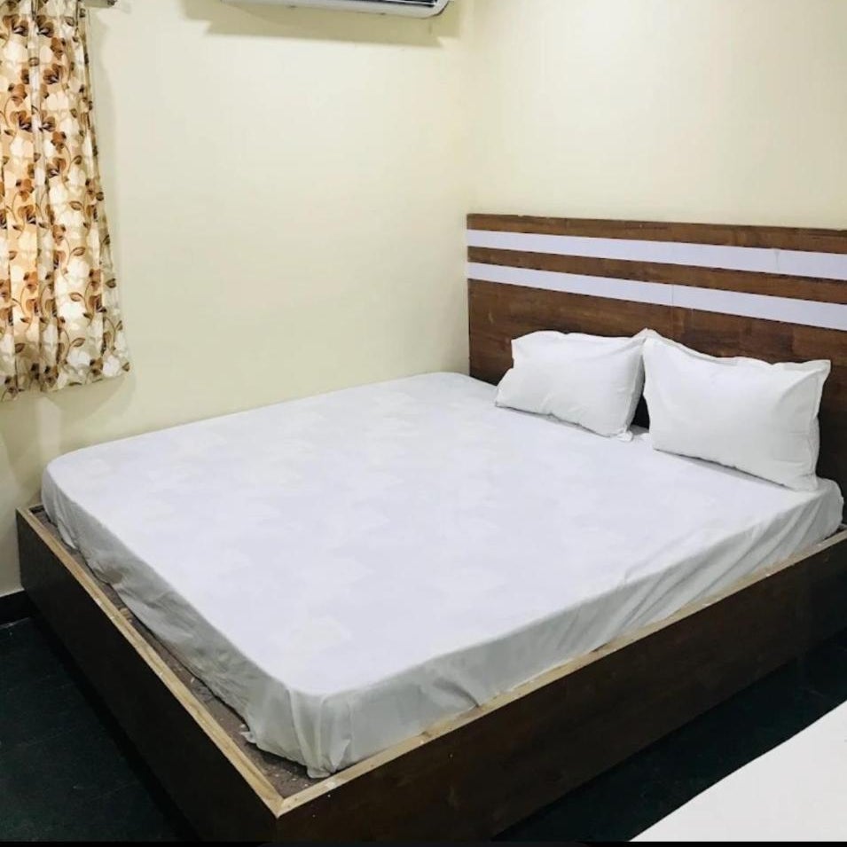 HoTEL LAALASA Vijayawada Railway Station Near 10 Platform