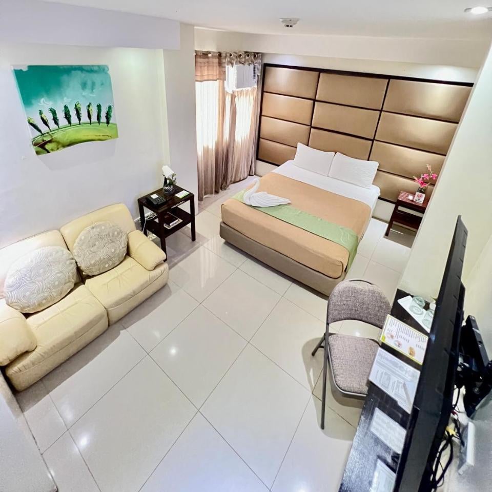 Canberry Hotel