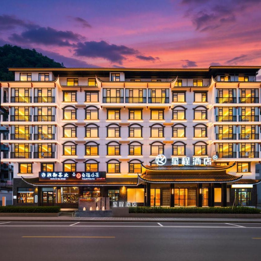 Sky WAY Hotel-At the East gate of Zhangjiajie National Forest Park,Smart control for the entire home,English Butler, Free Luggage Storage, Tour Plan -reserve tickets for various scenic spots-Self-Service Laundry,Delicious breakfast