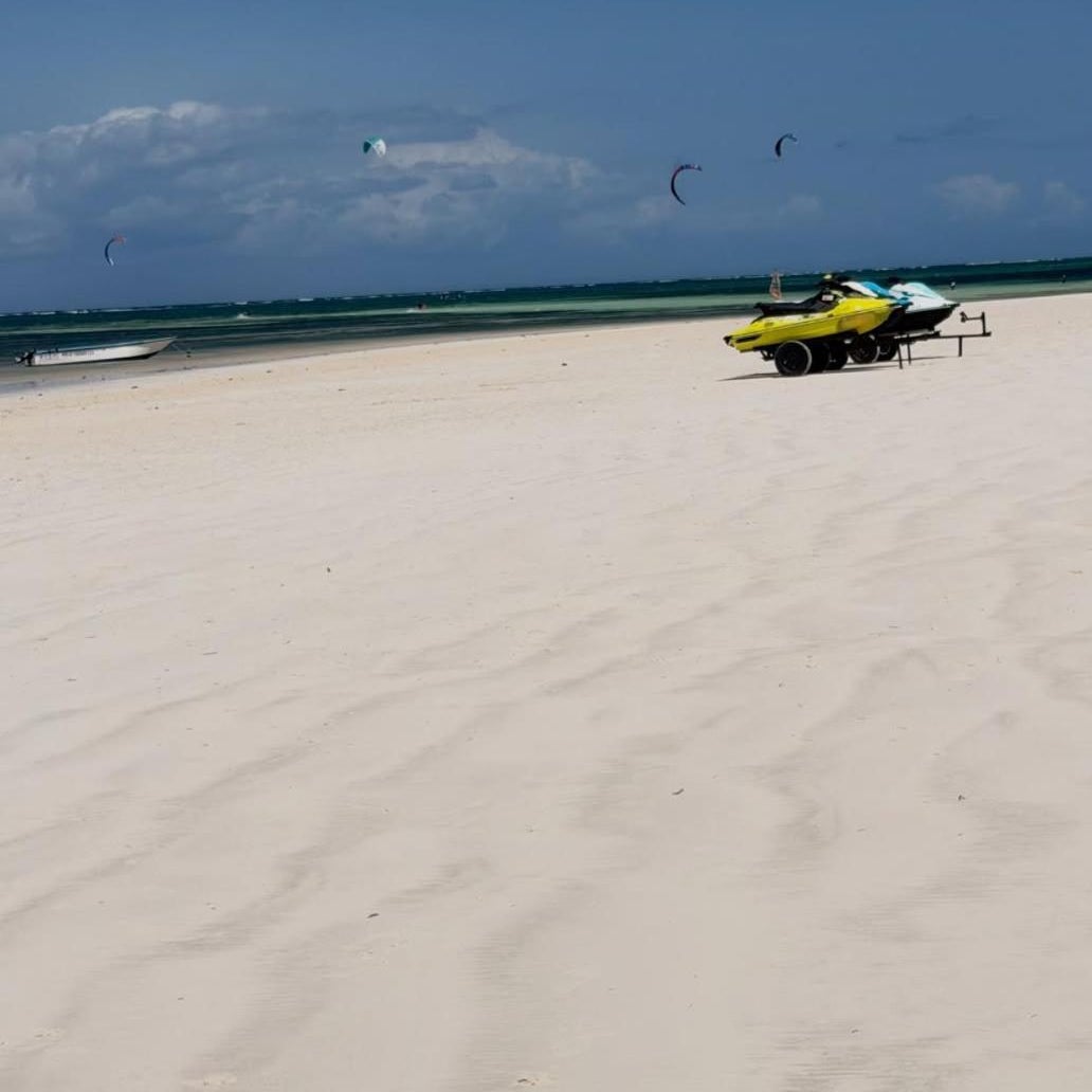 Diani Beachfront Studios Jetskis Pool BeachParties Fun