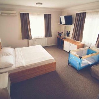 Hotel Phoenix Thumbnail