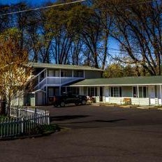 Maple Leaf Motel Thumbnail