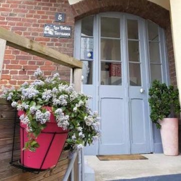 Les Belles Terrasses Dieppe ,3 appartements , LE VEGETAL de 1 à 8 personnes , LE TROPICAL de 1 à 6 personnes , LE FLORAL avec TERRASSE de 1 à 3 personnes , quartier calme au stationnement gratuit à coté de l'avenue verte Thumbnail